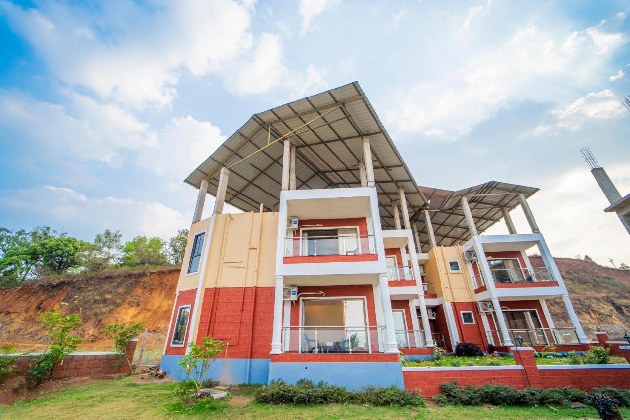 Vrindavan Resort Mahābaleshwar Extérieur photo